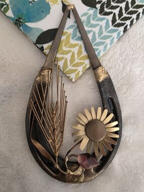 Rustic Horseshoe Wall Decor with Sunflower and Wheat Accents